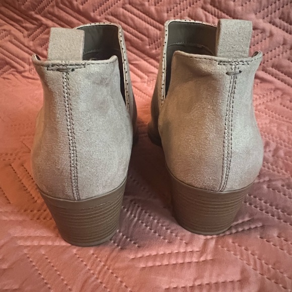 Brand new tan suede-like bootie size 11. - Picture 3 of 5